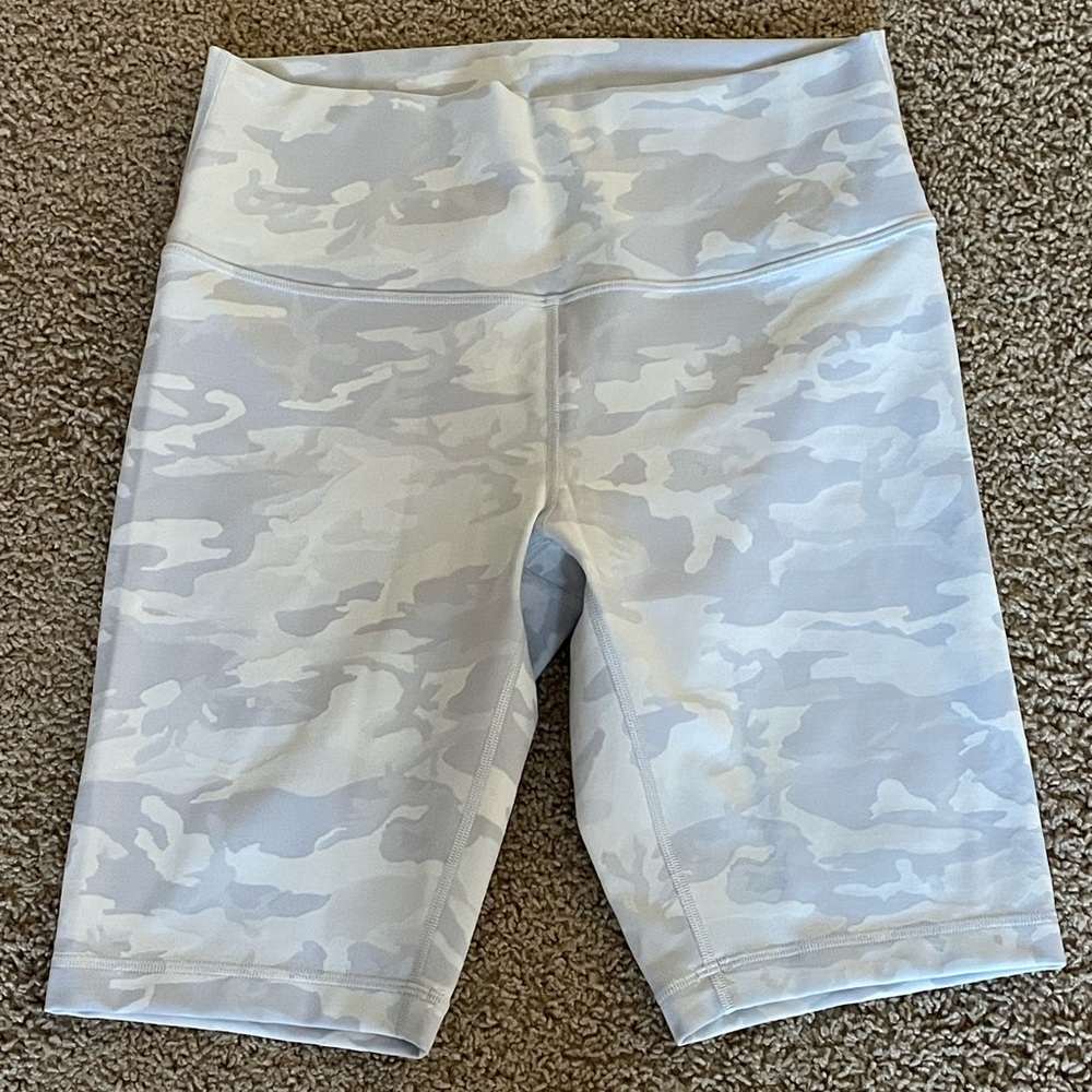Lululemon wunder under ribbed 10” shorts